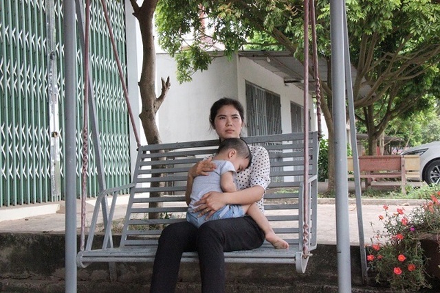 Hành trình đi tìm nụ cười của người mẹ trẻ có con bị ung thư - 1 Hành trình đi tìm nụ cười của người mẹ trẻ có con bị ung thư - 1