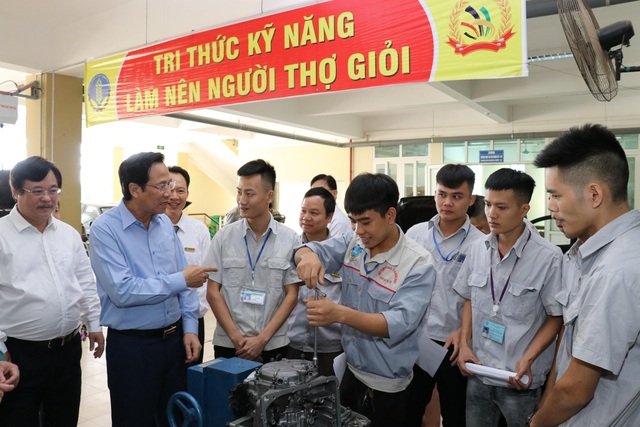 Bộ trưởng Đào Ngọc Dung: Chỉ còn 400.000 người/năm “bước vào” thị trường lao động - 1