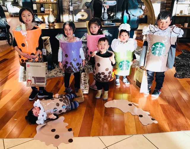 Những bộ trang phục Halloween đầy hài hước khiến dân mạng “cười nghiêng ngả” - 1 Những bộ trang phục Halloween đầy hài hước khiến dân mạng “cười nghiêng ngả” - 1