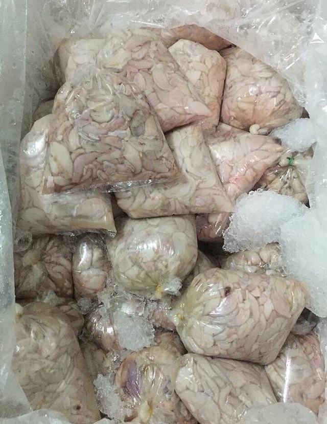 Phụ phẩm thải loại, hàng bỏ đi chị em lùng mua cho chồng nhậu - 3 Phụ phẩm thải loại, hàng bỏ đi chị em lùng mua cho chồng nhậu - 3