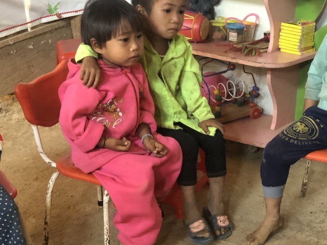 Nhói lòng những đứa trẻ vùng biên giới Việt - Lào tới lớp trong bộ dạng nhem nhuốc - 12