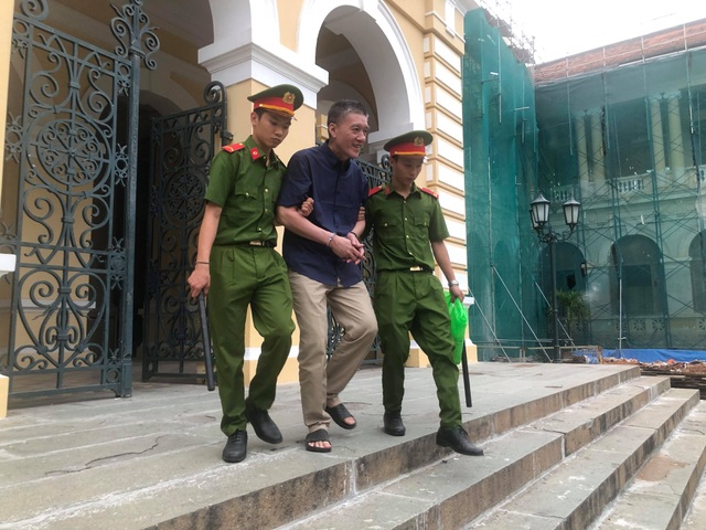 Hai kẻ lừa Vũ “nhôm” làm quốc tịch Mỹ lãnh án - 2 Hai kẻ lừa Vũ “nhôm” làm quốc tịch Mỹ lãnh án - 2