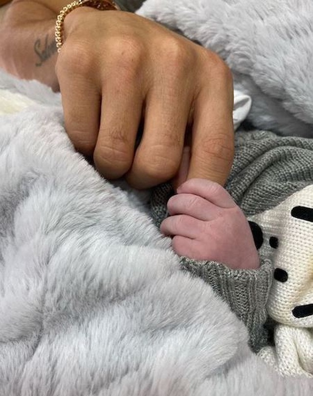 “Bỏ bê” bạn gái xinh đẹp, James Rodriguez nhờ người mang thai hộ - 1 “Bỏ bê” bạn gái xinh đẹp, James Rodriguez nhờ người mang thai hộ - 1