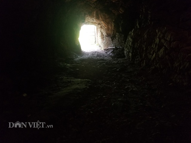 Nghề lạ ở Lạng Sơn: Gom phân vua trong hang tối kiếm ra tiền - 1