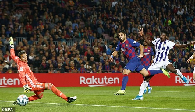 Messi rực sáng, Barcelona đại thắng “5 sao” và trở lại ngôi đầu La Liga - 14 Messi rực sáng, Barcelona đại thắng “5 sao” và trở lại ngôi đầu La Liga - 14