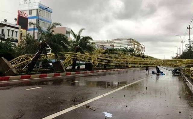 3 tàu hàng cùng 21 thuyền viên đang mắc cạn sau bão số 5 - 4 3 tàu hàng cùng 21 thuyền viên đang mắc cạn sau bão số 5 - 4