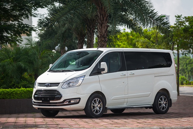 Ford Tourneo Titanium 2019 - Sở hữu những tính năng vượt trội của dòng xe MPV - 1