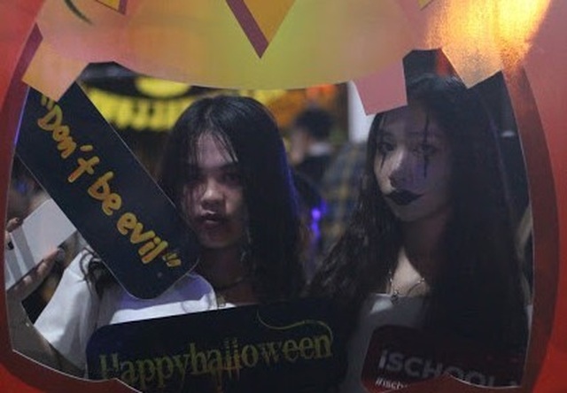 Hơn 5.000 bạn trẻ Ninh Thuận phấn khích trong lễ hội Halloween - 7 Hơn 5.000 bạn trẻ Ninh Thuận phấn khích trong lễ hội Halloween - 7