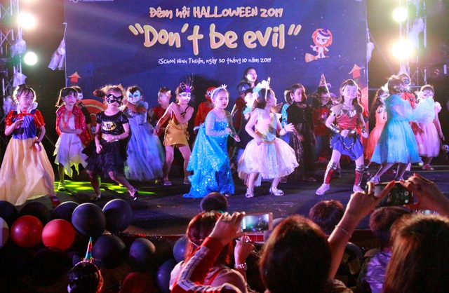 Hơn 5.000 bạn trẻ Ninh Thuận phấn khích trong lễ hội Halloween - 4 Hơn 5.000 bạn trẻ Ninh Thuận phấn khích trong lễ hội Halloween - 4