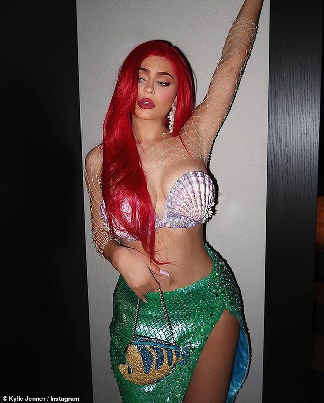 kylie-jenner-halloween-nang-tien-ca-20191031-at-203717-3-1572529046108.jpg