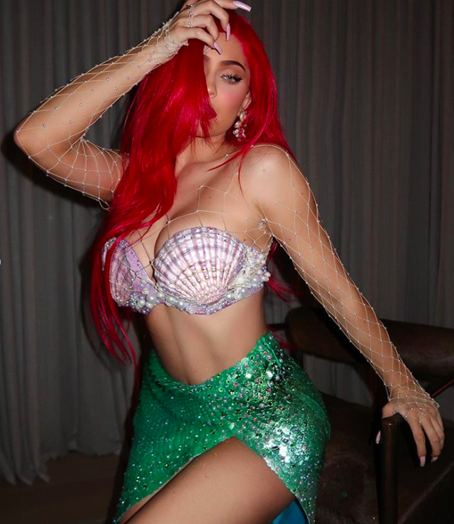 kylie-jenner-halloween-nang-tien-ca-20191031-at-203717-3-1572529046325.png