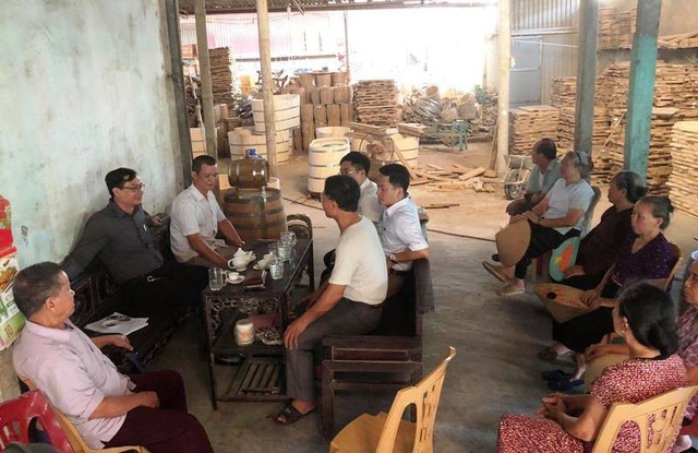 Vụ chủ xưởng gỗ kêu cứu: Hàng loạt nhà, xưởng gỗ trên vi phạm nhưng chỉ lo xử lý 1 hộ? - 1 Vụ chủ xưởng gỗ kêu cứu: Hàng loạt nhà, xưởng gỗ trên vi phạm nhưng chỉ lo xử lý 1 hộ? - 1