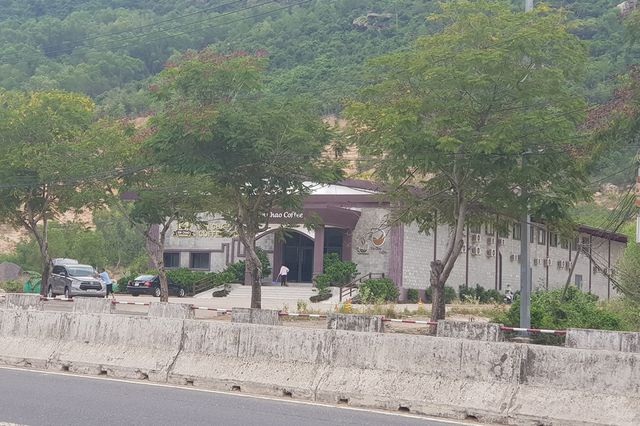 Chủ showroom đón khách Trung Quốc “chây ì” tháo dỡ: Lãnh đạo TP Nha Trang nói gì? - 2 Chủ showroom đón khách Trung Quốc “chây ì” tháo dỡ: Lãnh đạo TP Nha Trang nói gì? - 2