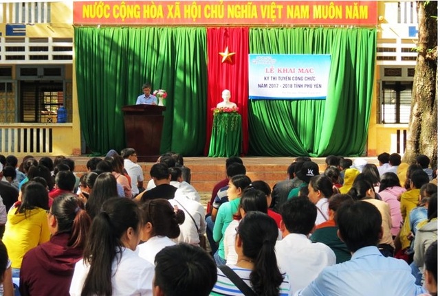 Bắt thêm 2 trưởng, phó phòng Sở Nội vụ vì nghi liên quan đến lộ đề thi công chức - 1 Bắt thêm 2 trưởng, phó phòng Sở Nội vụ vì nghi liên quan đến lộ đề thi công chức - 1