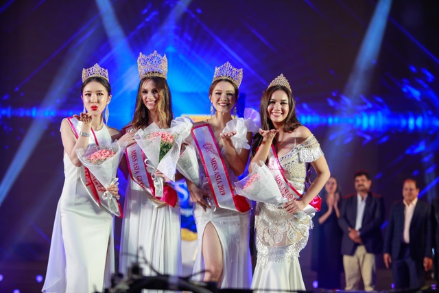 Yến Trang rạng rỡ đăng quang Hoa hậu Châu Á 2019 - 1