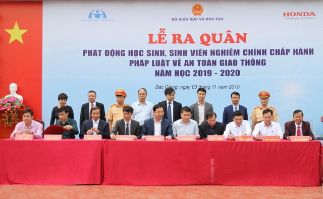 Yêu cầu giáo viên, học sinh, sinh viên nghiêm túc thực hiện quy định an toàn giao thông - 3