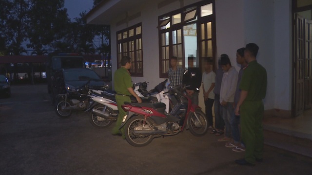 11 thanh thiếu niên nghiện ma túy là thủ phạm gần 20 vụ trộm cắp - 1 11 thanh thiếu niên nghiện ma túy là thủ phạm gần 20 vụ trộm cắp - 1
