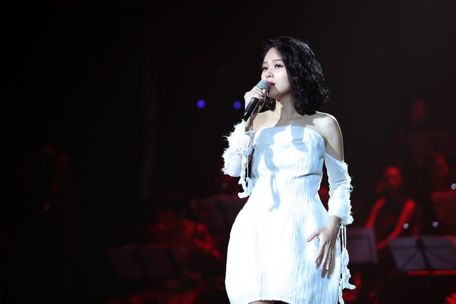 Thanh Lam, Ngọc Khuê hát như “lên đồng” trong đêm nhạc Nguyễn Vĩnh Tiến - 13 Thanh Lam, Ngọc Khuê hát như “lên đồng” trong đêm nhạc Nguyễn Vĩnh Tiến - 13