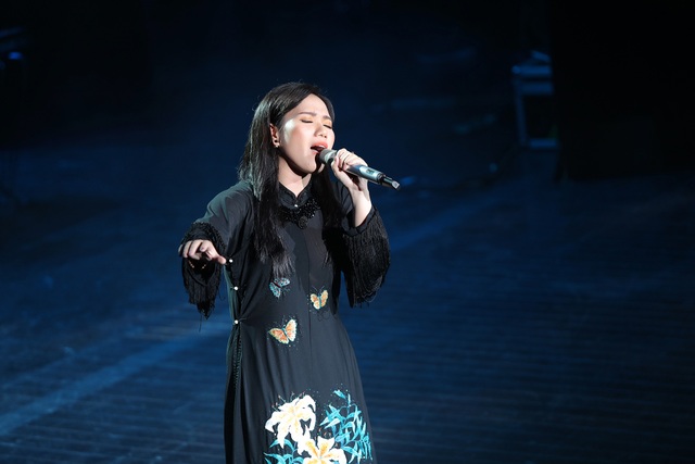 Thanh Lam, Ngọc Khuê hát như “lên đồng” trong đêm nhạc Nguyễn Vĩnh Tiến - 15 Thanh Lam, Ngọc Khuê hát như “lên đồng” trong đêm nhạc Nguyễn Vĩnh Tiến - 15