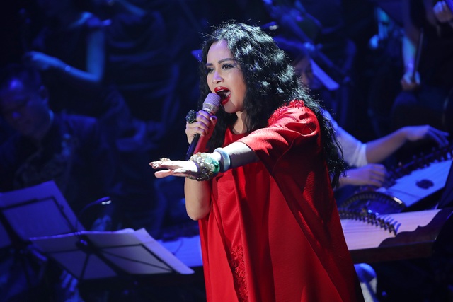 Thanh Lam, Ngọc Khuê hát như “lên đồng” trong đêm nhạc Nguyễn Vĩnh Tiến - 7 Thanh Lam, Ngọc Khuê hát như “lên đồng” trong đêm nhạc Nguyễn Vĩnh Tiến - 7