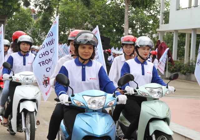 Yêu cầu giáo viên, học sinh, sinh viên nghiêm túc thực hiện quy định an toàn giao thông - 2