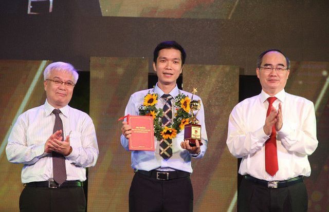 Tiến sĩ Quả cầu vàng làm Phó chủ tịch Hội Liên hiệp Thanh niên TPHCM - 3 Tiến sĩ Quả cầu vàng làm Phó chủ tịch Hội Liên hiệp Thanh niên TPHCM - 3
