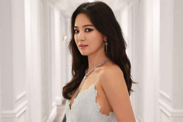 Song Hye Kyo vượt xa chồng cũ trong bảng xếp hạng nghệ sĩ được yêu thích - 4 Song Hye Kyo vượt xa chồng cũ trong bảng xếp hạng nghệ sĩ được yêu thích - 4