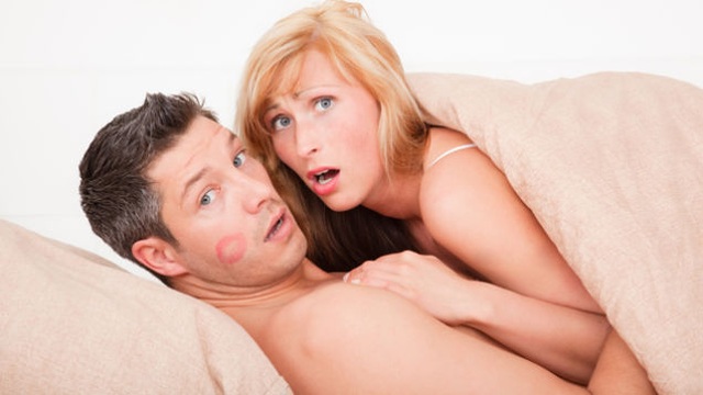 Cặp đôi bị đuổi khỏi du thuyền vì “làm chuyện ấy” quá ồn ào - 2 Cặp đôi bị đuổi khỏi du thuyền vì “làm chuyện ấy” quá ồn ào - 2