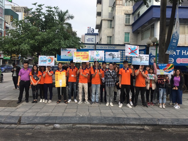 Hàng trăm giảng viên, sinh viên xuống đường “Vì Hà Nội trong lành” - 2 Hàng trăm giảng viên, sinh viên xuống đường “Vì Hà Nội trong lành” - 2