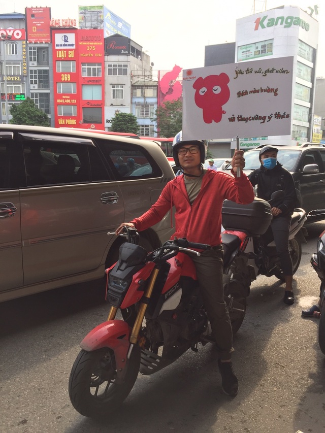 Hàng trăm giảng viên, sinh viên xuống đường “Vì Hà Nội trong lành” - 5 Hàng trăm giảng viên, sinh viên xuống đường “Vì Hà Nội trong lành” - 5