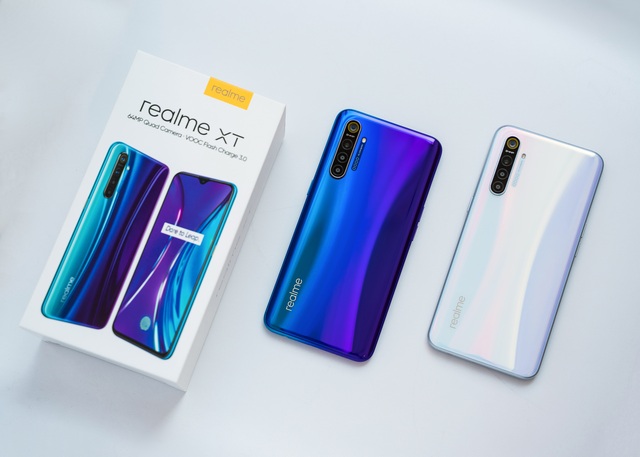 Mở hộp Realme XT với camera 64 