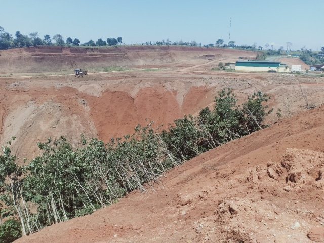 Một doanh nghiệp tự ý san phẳng cả quả đồi rồi phân lô bán nền tại Đắk Nông - 1 Một doanh nghiệp tự ý san phẳng cả quả đồi rồi phân lô bán nền tại Đắk Nông - 1