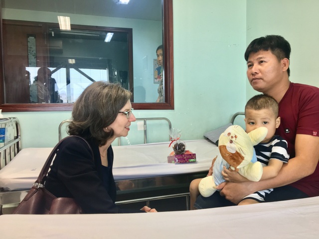 Đại sứ Canada kêu gọi chạy vì bệnh nhi mắc bệnh hiểm nghèo Việt Nam - 2 Đại sứ Canada kêu gọi chạy vì bệnh nhi mắc bệnh hiểm nghèo Việt Nam - 2