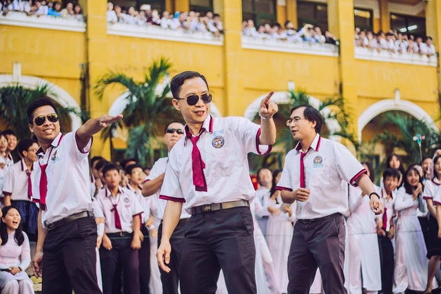 Thầy cô nhảy Flashmob tặng học sinh ngày đầu tuần - 7