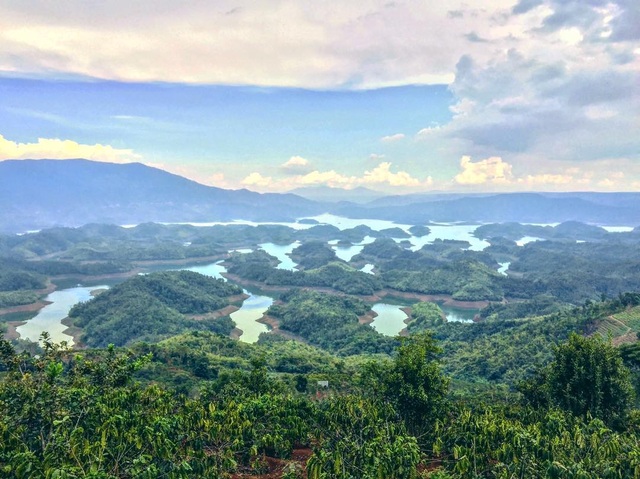 Tà Đùng: Tuyệt tác được ví như “vịnh Hạ Long của núi rừng Tây Nguyên” - 8 Tà Đùng: Tuyệt tác được ví như “vịnh Hạ Long của núi rừng Tây Nguyên” - 8