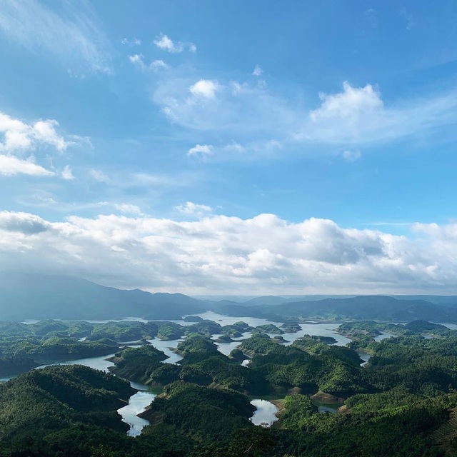 Tà Đùng: Tuyệt tác được ví như “vịnh Hạ Long của núi rừng Tây Nguyên” - 1 Tà Đùng: Tuyệt tác được ví như “vịnh Hạ Long của núi rừng Tây Nguyên” - 1