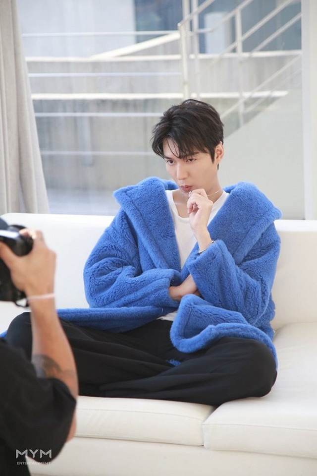 Lee Min Ho “đốn tim” người hâm mộ với vẻ ngoài “cực phẩm” - 11 Lee Min Ho “đốn tim” người hâm mộ với vẻ ngoài “cực phẩm” - 11