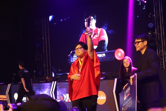 Trước thềm SEA Games 30, “hy vọng vàng” của eSports Việt Nam vô địch giải Thể thao điện tử Đông Nam Á - 2 Trước thềm SEA Games 30, “hy vọng vàng” của eSports Việt Nam vô địch giải Thể thao điện tử Đông Nam Á - 2