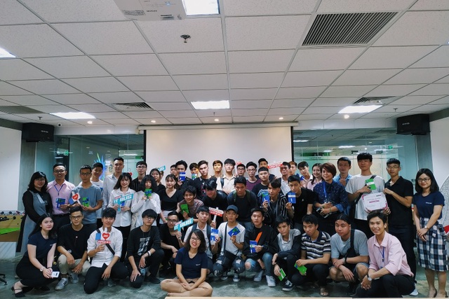 “Hành trình IT Bus” trao cơ hội, khơi đam mê cho sinh viên CNTT - 4 “Hành trình IT Bus” trao cơ hội, khơi đam mê cho sinh viên CNTT - 4