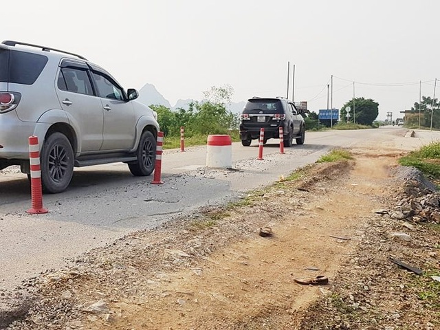 Đê chống lũ mới sửa chữa cả trăm tỷ đồng đã “nứt toác” - 3 Đê chống lũ mới sửa chữa cả trăm tỷ đồng đã “nứt toác” - 3