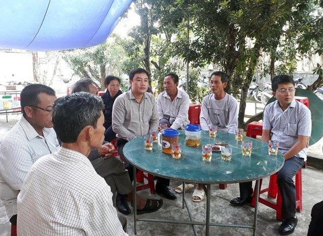 Thăm, động viên các gia đình có người gặp nạn tại Anh - 1 Thăm, động viên các gia đình có người gặp nạn tại Anh - 1