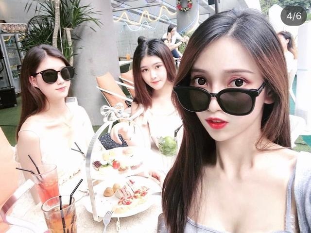 Nữ hành khách khiến phi công bị cấm bay vĩnh viễn lộ ảnh quá khứ gây sốc - 2 Nữ hành khách khiến phi công bị cấm bay vĩnh viễn lộ ảnh quá khứ gây sốc - 2