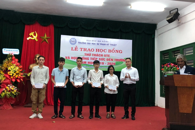 Đà Nẵng: Trao học bổng thử thách UTE và tiếp sức sinh viên - 2