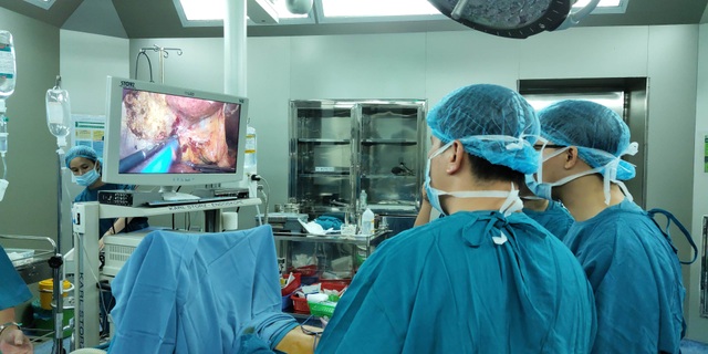 Đà Nẵng: Lần đầu tiên phẫu thuật nội soi cắt gan cho bệnh nhân ung thư - 1 Đà Nẵng: Lần đầu tiên phẫu thuật nội soi cắt gan cho bệnh nhân ung thư - 1