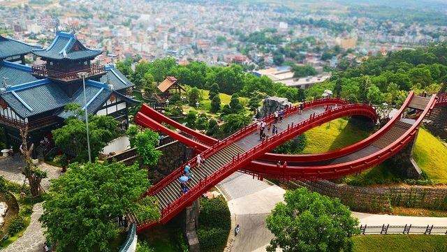 Sun World Halong Complex giảm hơn 50% giá vé cáp treo Nữ Hoàng cho du khách - 5 Sun World Halong Complex giảm hơn 50% giá vé cáp treo Nữ Hoàng cho du khách - 5