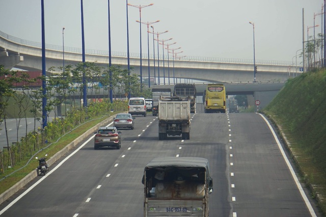 Thông xe nút giao 14 làn xe, giải cứu điểm nóng cửa ngõ Đông Sài Gòn - 5 Thông xe nút giao 14 làn xe, giải cứu điểm nóng cửa ngõ Đông Sài Gòn - 5