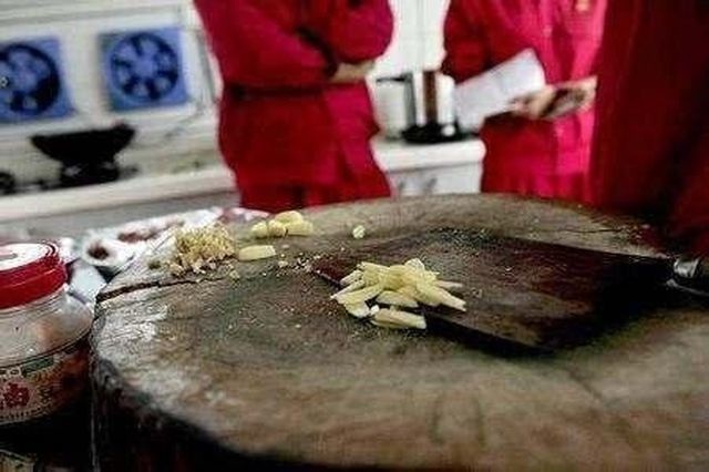 3 người trong gia đình mắc ung thư, bác sĩ phát hiện nguyên nhân ở trong nhà bếp - 2 3 người trong gia đình mắc ung thư, bác sĩ phát hiện nguyên nhân ở trong nhà bếp - 2