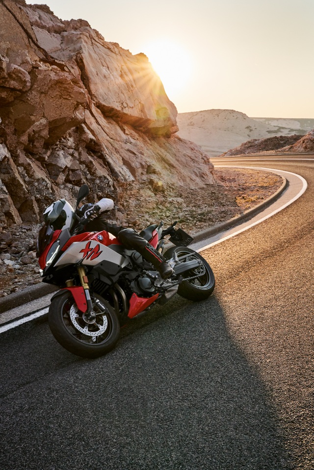 BMW Motorrad ra mắt bộ đôi onroad cỡ trung F900R và F900XR - 4