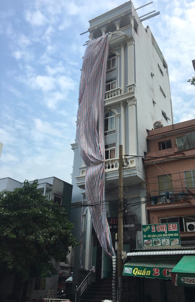 Cưỡng chế tháo dỡ nhà 7 tầng sai phép của Chánh Thanh tra xây dựng quận 10 - 1 Cưỡng chế tháo dỡ nhà 7 tầng sai phép của Chánh Thanh tra xây dựng quận 10 - 1