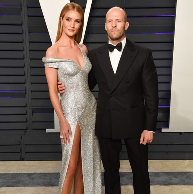 Rosie Huntington-Whiteley quyến rũ ra phố với váy trễ nải - 7 Rosie Huntington-Whiteley quyến rũ ra phố với váy trễ nải - 7